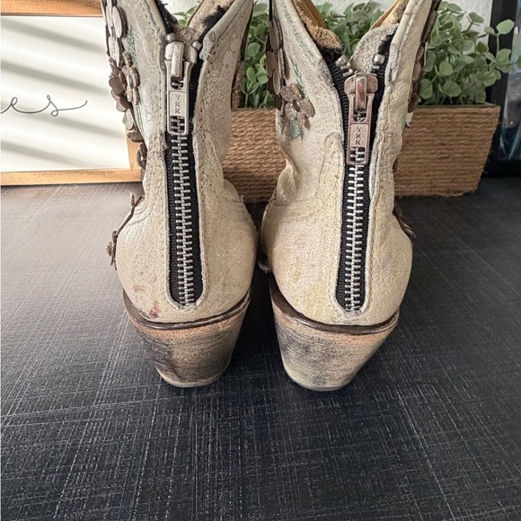 Corral White Floral Overlay Ankle Boot Size 9 - Picture 9 of 12